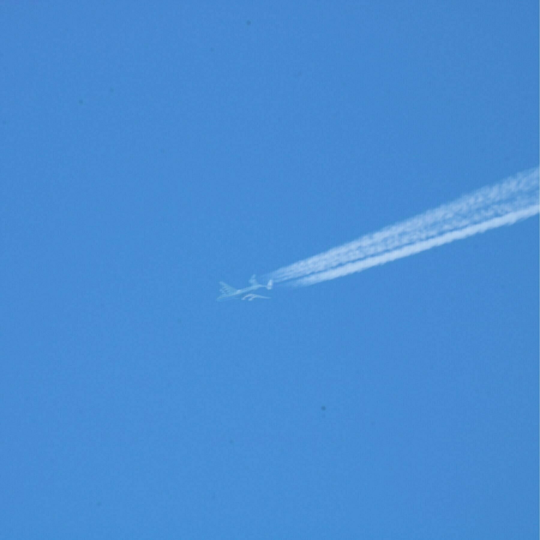 huge Antonov airplane and its contrail