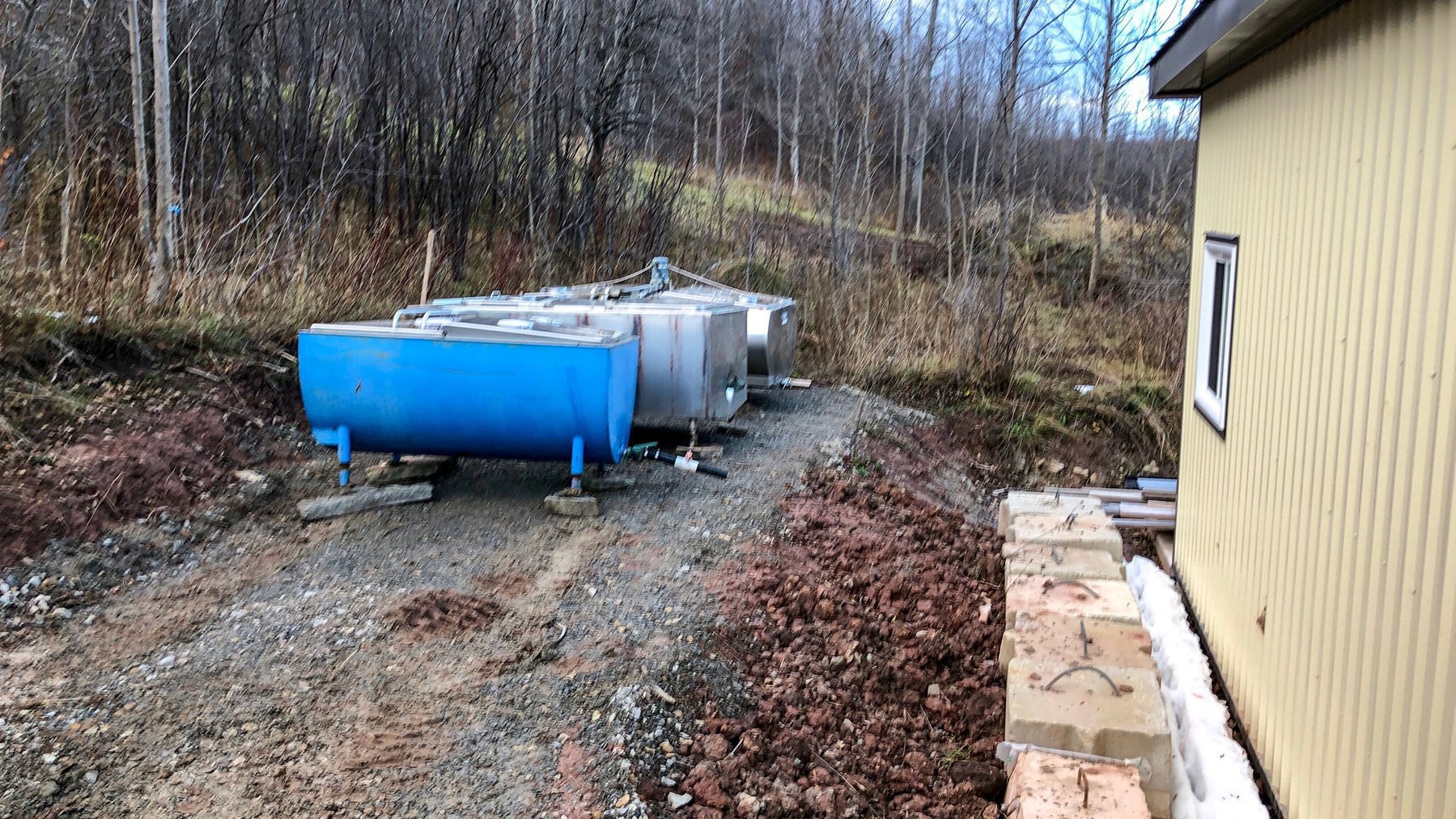 3 sap tanks